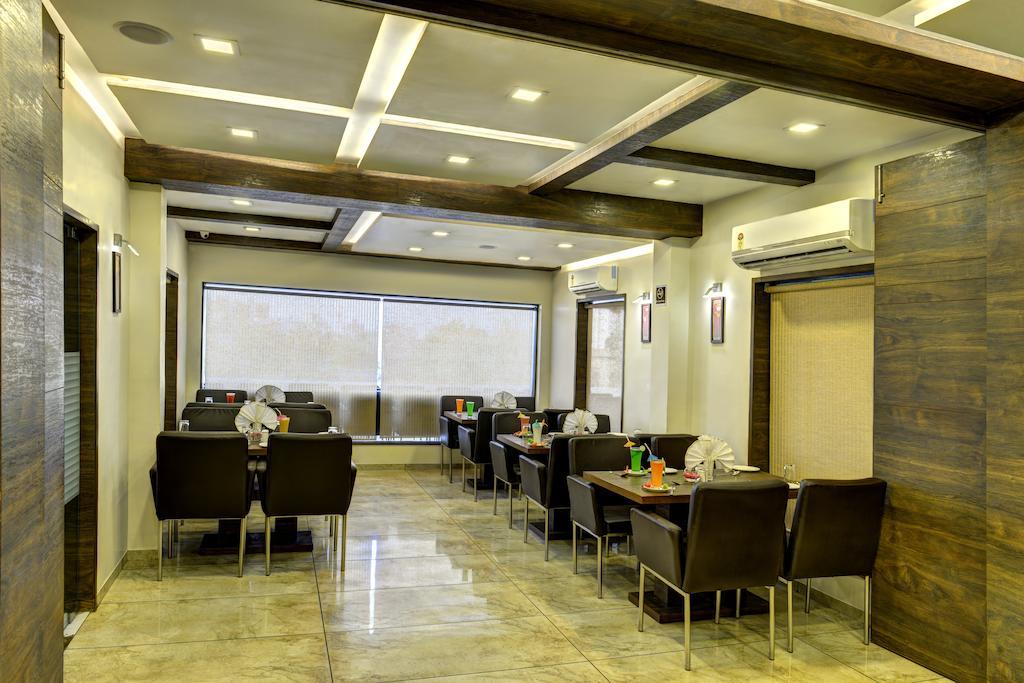Hotel Aaram Orchard Ahmedabad Exterior foto